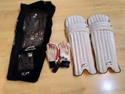Photo of free Cricket pads and gloves (Henley-on-Thames RG9) #1