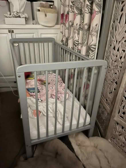 Photo of free Baby’s cot (Chalkwell SS0) #2