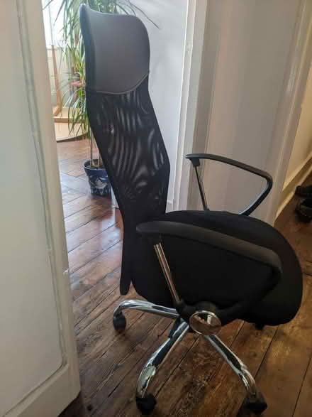 Photo of free Ergonomic Deskchair (like new) (Sun In The Sands Roundabout SE3) #3