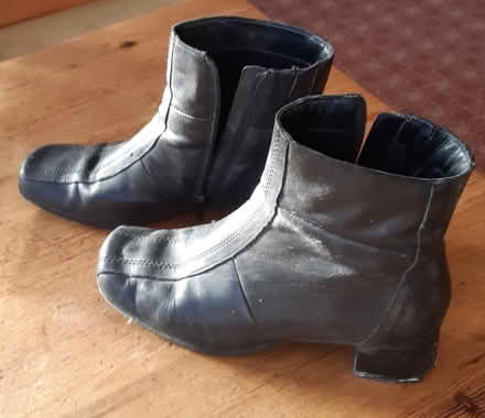Photo of free Ladies black size 6 ankle boots (Wokingham RG40) #2