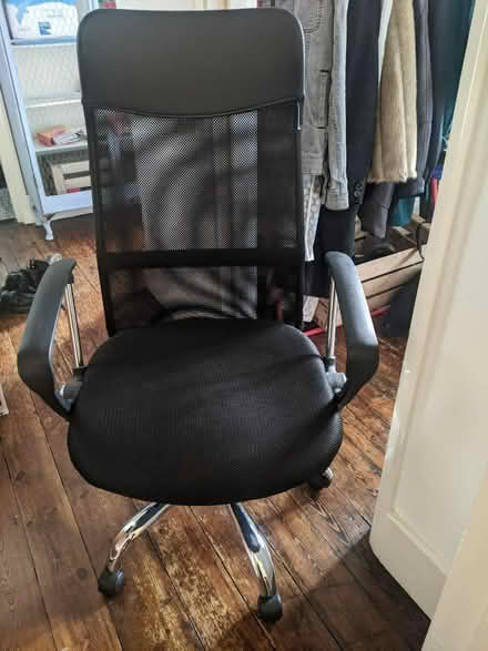 Photo of free Ergonomic Deskchair (like new) (Sun In The Sands Roundabout SE3) #2