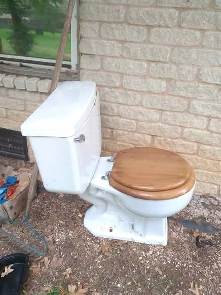 Photo of free toilet (arlington) #1