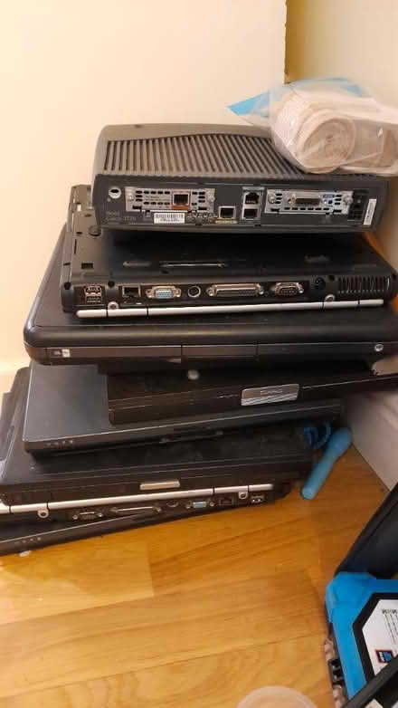 Photo of free Old laptops without hard drives (KT6) #1