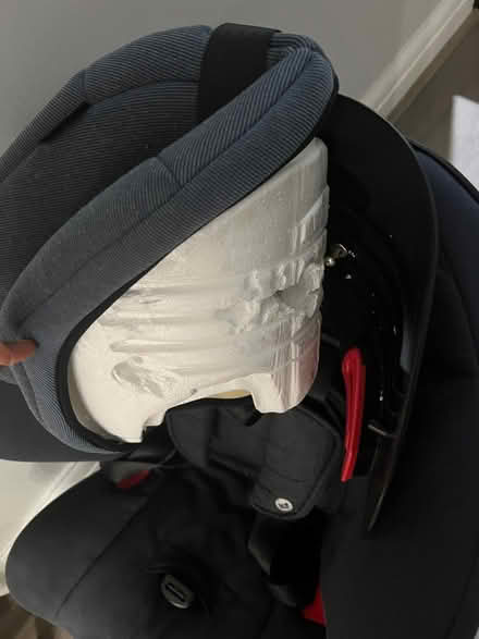 Photo of free Maxi cosi car seat with isofix (Epsom, KT19) #4