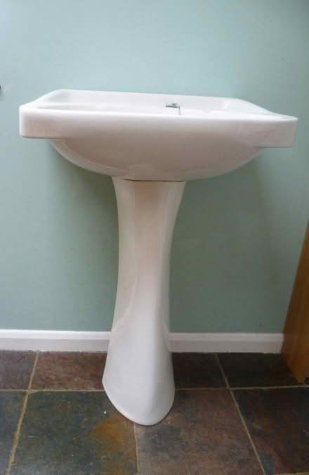 Photo of free Hand wash-basin on pedestal (Princes Risborough HP27) #2