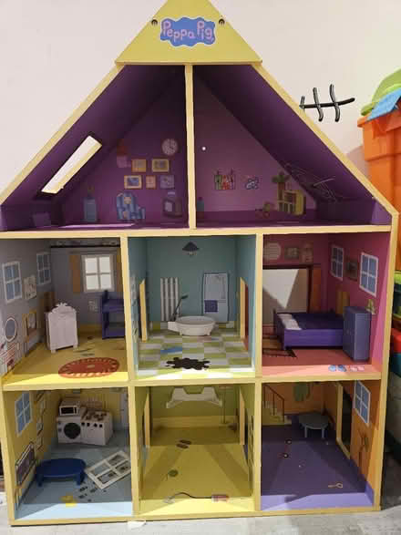 Photo of free Pepper pig play house (Thamesmead, SE28) #1