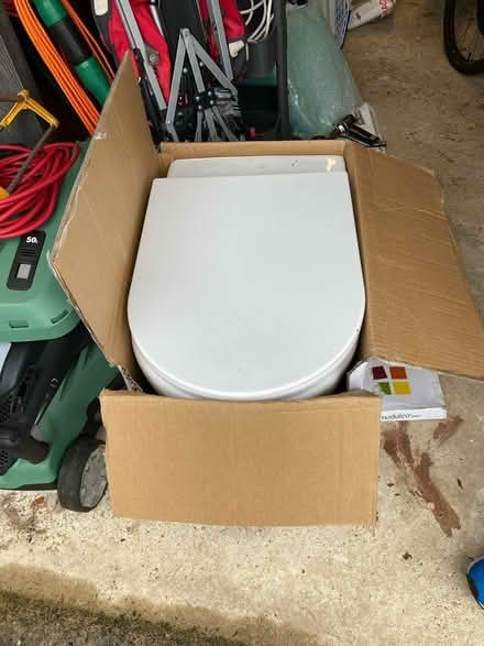 Photo of free Armera toilet - pan and lid only (HP10 flackwell heath) #2
