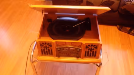Photo of free Record Player/Radio L35 (Whiston L35) #4