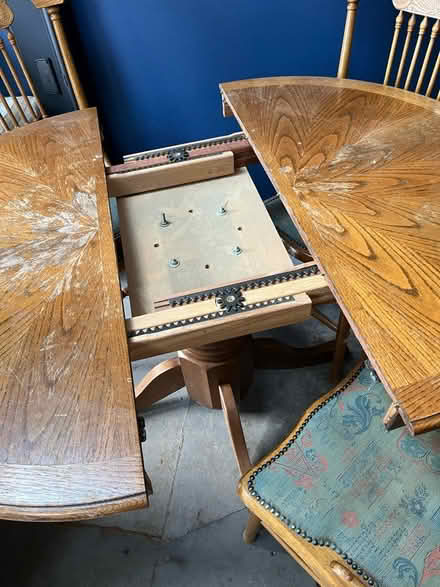 Photo of free Extending Dining room table (WF3) #2