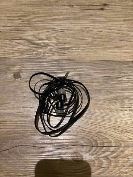 Photo of free In ear headphone working well (W1F) #1