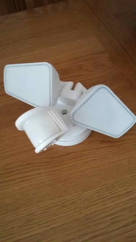 Photo of free LED Motion Sensor (College Town GU47) #2