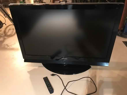 Photo of free Samsung tv (RiverOaks, Oakville) #1