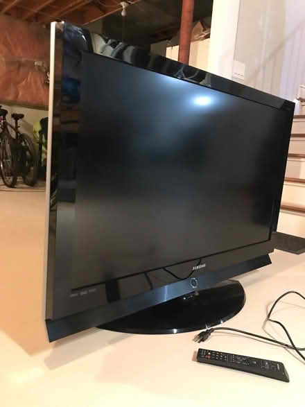 Photo of free Samsung tv (RiverOaks, Oakville) #2