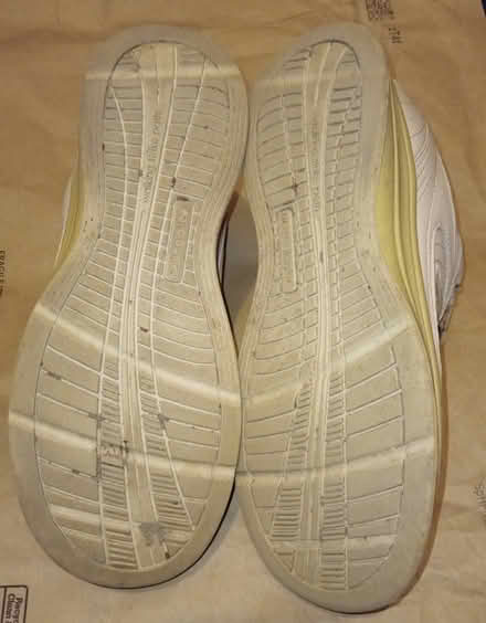 Photo of free New Balance Walking Shoe (Women) (Cleveland Park near metro) #3
