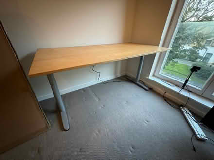Photo of free Large desk (Highbury Barn N5) #1