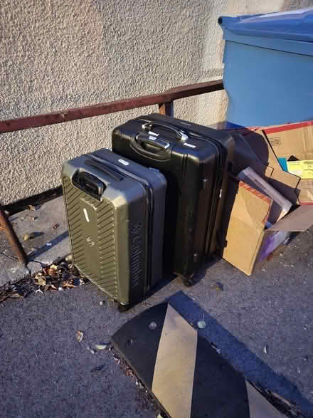 Photo of free luggages (Belmont craigin) #1