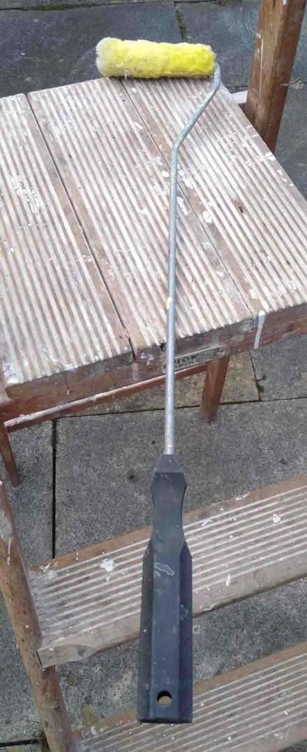 Photo of free Long reach 4" paint roller handle (Baguley M33) #1