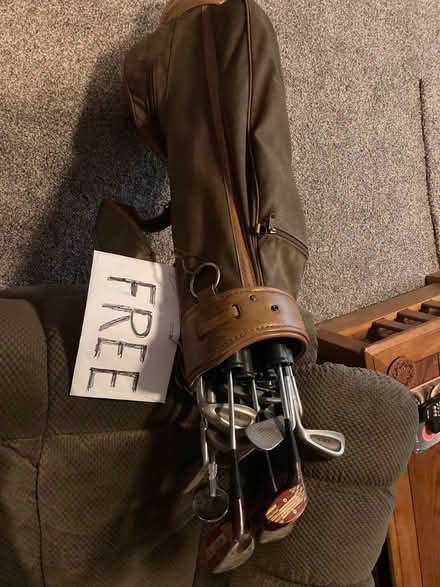 Photo of free Gold clubs and bag (Lansdale, PA) #1