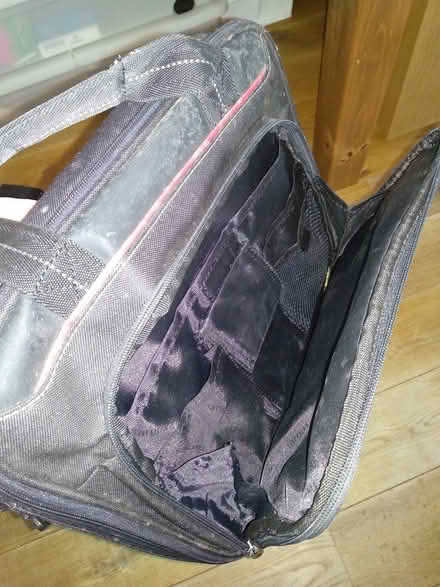 Photo of free Small laptop (netbook) bag (OX4) #4
