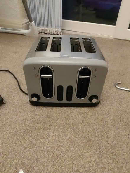 Photo of free 4 slice toaster (M43) #1