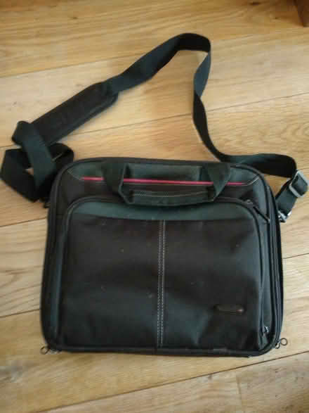 Photo of free Small laptop (netbook) bag (OX4) #3