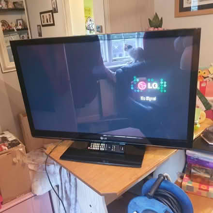 Photo of free 42 inch LG tv (Tudeley) #1