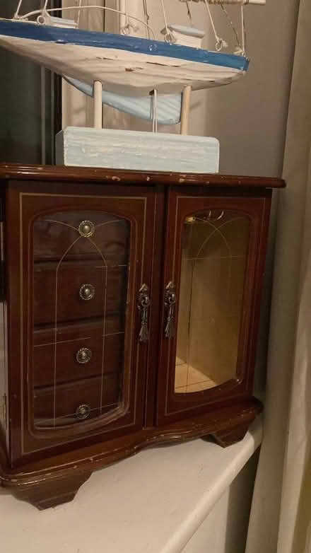 Photo of free Jewels holder (Darlington DL1) #2