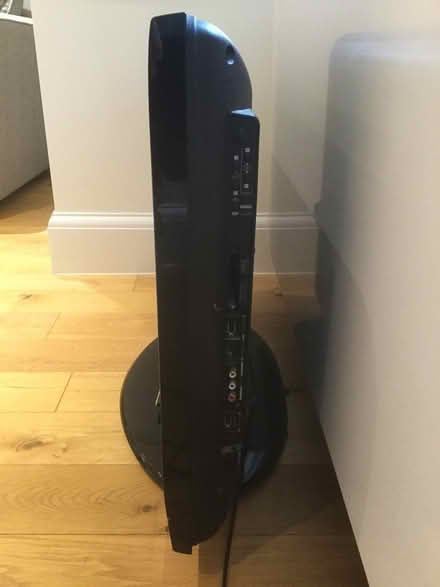 Photo of free 32 inch television (London Southgate N14) #1
