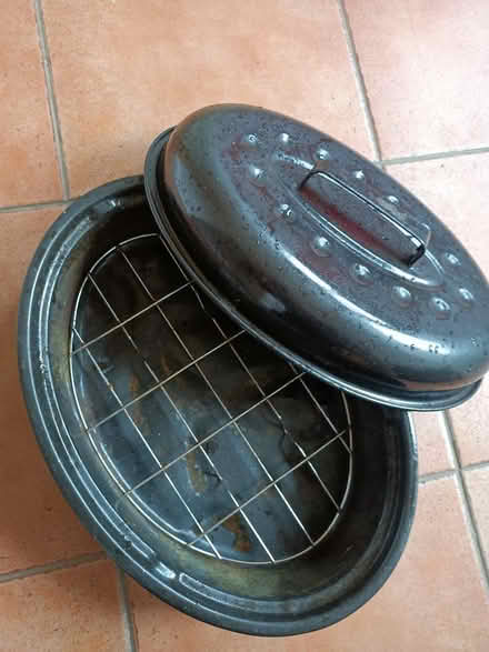 Photo of free Roasting tin & kitchen things (Saltaire BD18) #1
