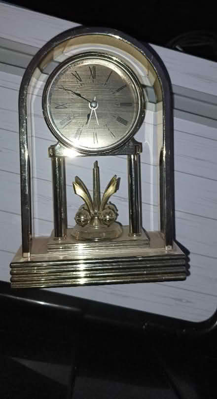 Photo of free Gold plastic clock (Leagrave LU4) #1