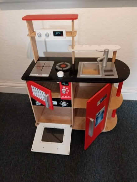 Photo of free Childs play Kitchen Unit (Bilton HG1) #3