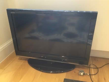 Photo of free 32 inch television (London Southgate N14) #2