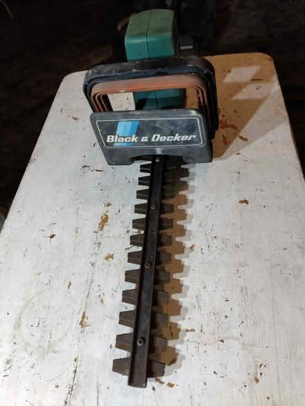 Photo of free b&d hedge trimmer GCT330 H5A blue but faulty (Putney SW15) #3