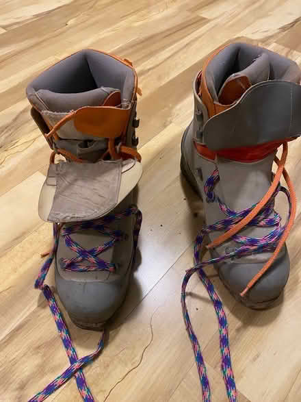 Photo of free Mountaineering boots and crampons (S. Boulder) #1