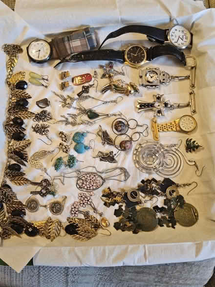 Photo of free job lot of no longer worn jewelry (Halton LS15) #2