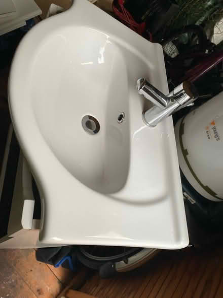 Photo of free Sink and unit (BD18 Wrose) #1