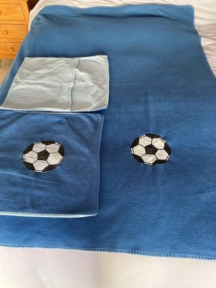 Photo of free Single bed blankets & cushion covers (AB10) #2