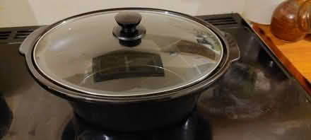 Photo of free casserole dish + lid... (Grinshill SY4) #1