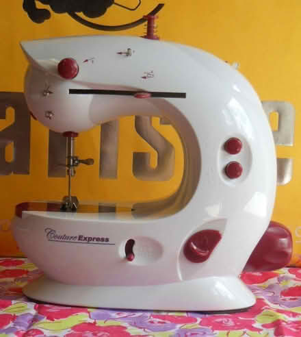 Photo of free mini sewing machine (Bronllys LD3) #1