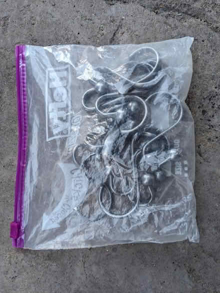 Photo of free 2x showerheads + 12x curtain hooks (South Palm Park, Redwood City) #3