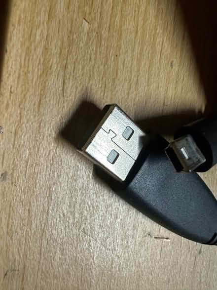 Photo of free 4 x usb 1 cables (Hove, BN3) #1