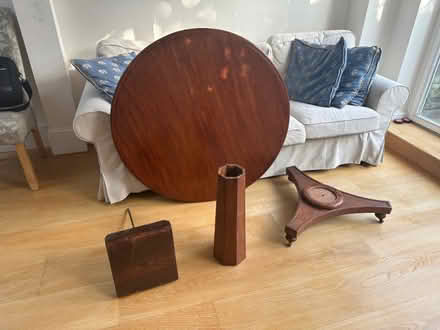 Photo of free Round table (Richmond TW10) #2