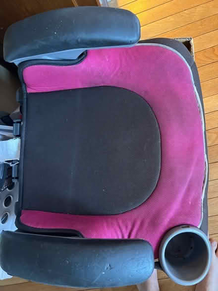 Photo of free Booster seat (20012) #1