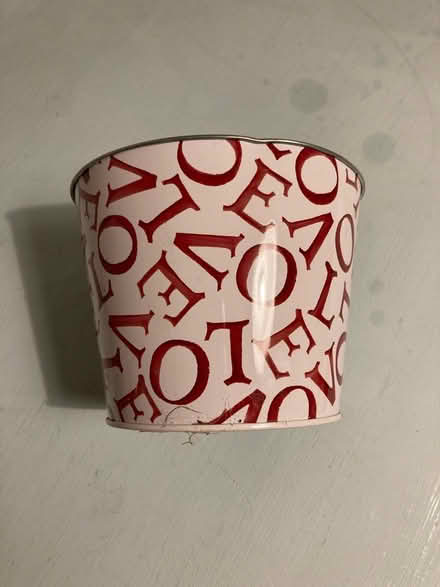 Photo of free Emma Bridgewater tin (B38) #1