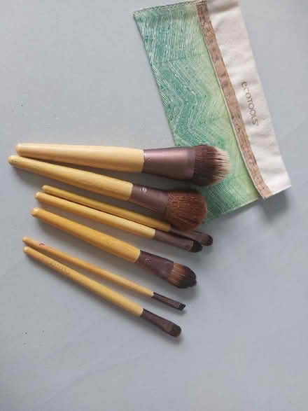 Photo of free Ecotools Make Up Brushes (Spital CH63) #1