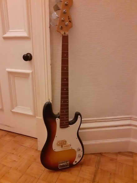Photo of free Guitar challenge (Garston L19) #2