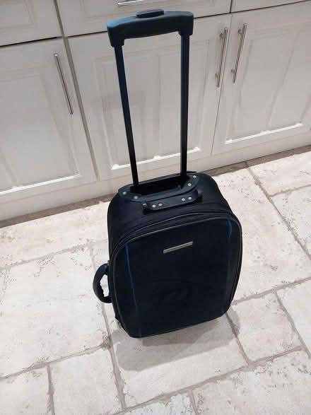Photo of free Small Suitcase (EN7 Cheshunt) #4