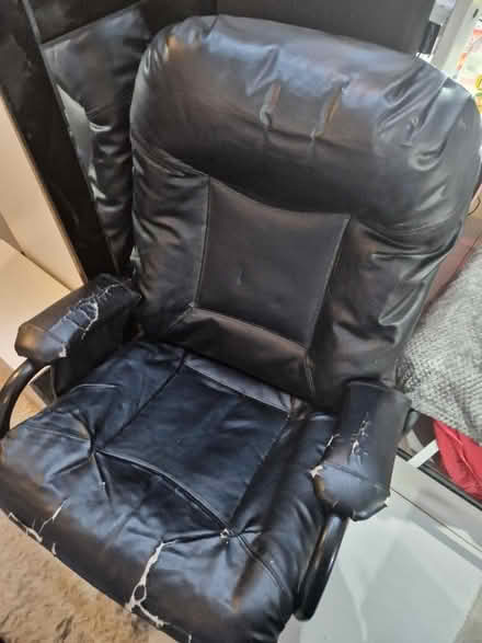 Photo of free Black swing chair - metal base (N3 finchley central) #1