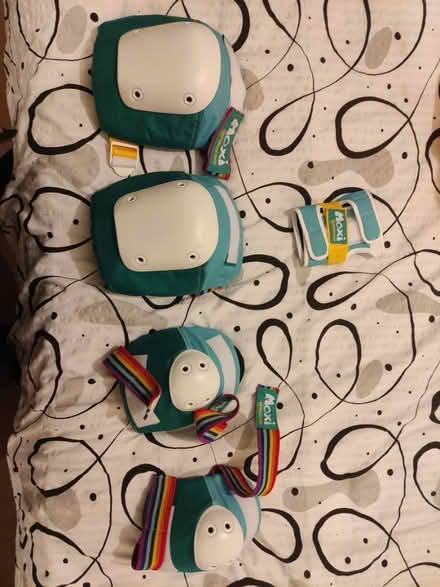 Photo of free Skateboard/Skate pads (Luton) #1