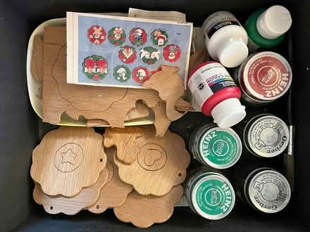 Photo of free wreath ornaments with supplies (63130) #1